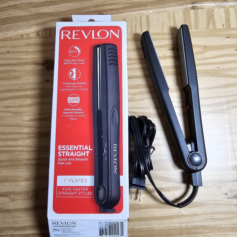 Revlon Essentials Ceramic Flat Iron 1" plates